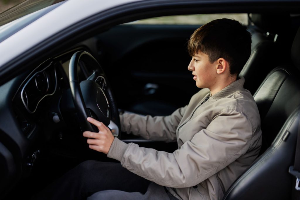 How to Help Your Teen Avoid a Car Crash - Abogados de Accidentes Costa Mesa